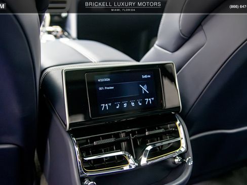 Used 2024 Bentley Flying Spur V8 AWD/4WD image 36