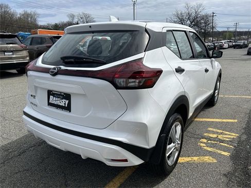 Used 2024 Nissan Kicks S image 8