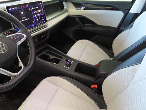 New 2026 Volkswagen Tiguan SE AWD/4WD image 21