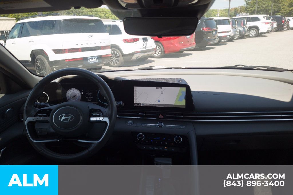 Certified 2025 Hyundai Elantra SEL FWD image 21