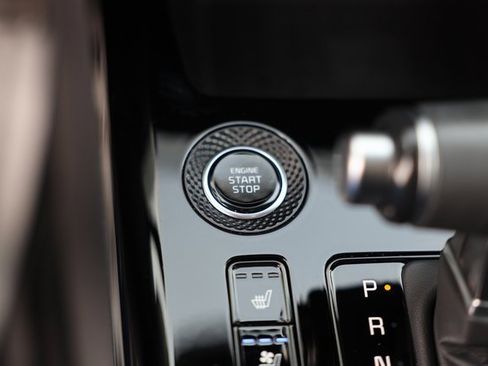 Used 2023 Kia Niro SX Touring image 32