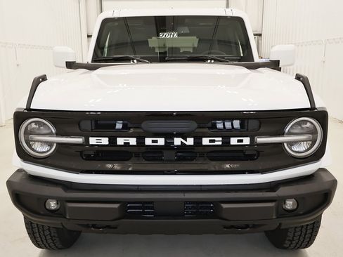 New 2025 Ford Bronco Outer Banks image 3