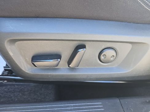 Used 2025 Nissan Rogue SV image 16