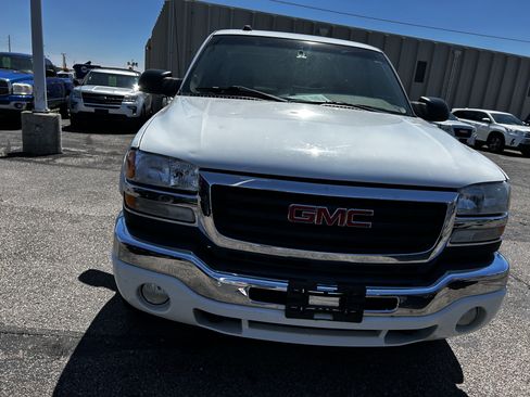 Used 2004 GMC Sierra 3500 SLE w/ Heavy-Duty Power Package AWD/4WD image 8