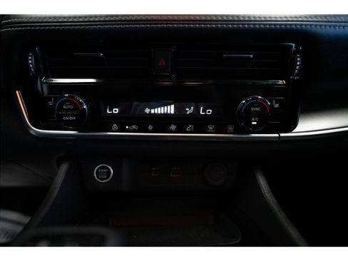 Used 2023 Nissan Rogue SV w/ SV Premium Package FWD image 20