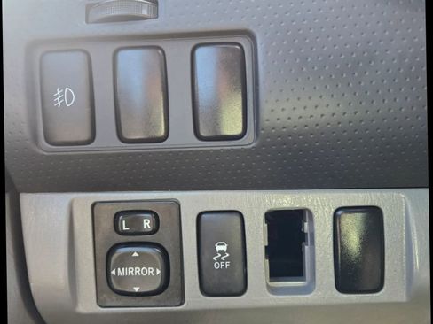 Used 2012 Toyota Tacoma PreRunner image 27