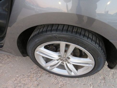 Used 2014 Volkswagen Passat TDI SEL Premium image 36