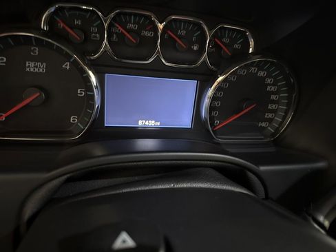 Used 2016 Chevrolet Suburban LT image 10