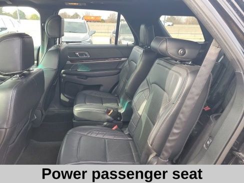 Used 2017 Ford Explorer Platinum image 16