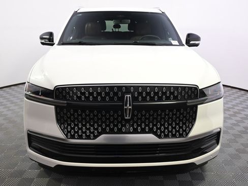 New 2026 Lincoln Navigator Reserve image 10