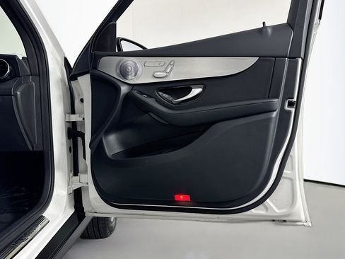 Used 2019 Mercedes-Benz GLC 300 image 23