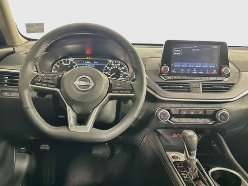 Used 2024 Nissan Altima 2.5 SR FWD image 18