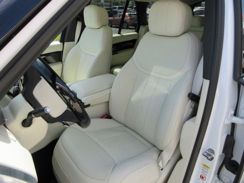 Used 2025 Land Rover Range Rover SE AWD/4WD image 19