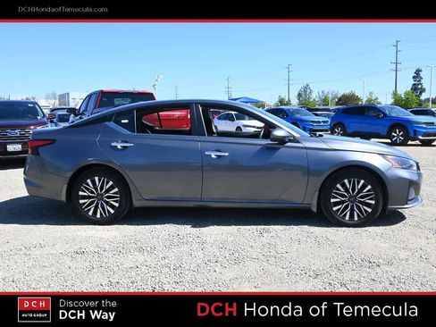Used 2023 Nissan Altima 2.5 SV FWD image 5