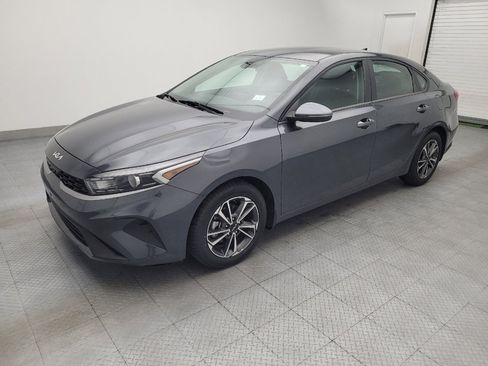 Used 2022 Kia Forte LXS w/ LXS Technology Package FWD image 2