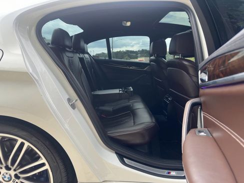 Used 2018 BMW M550i xDrive M550i xDrive AWD 4dr Sedan image 9