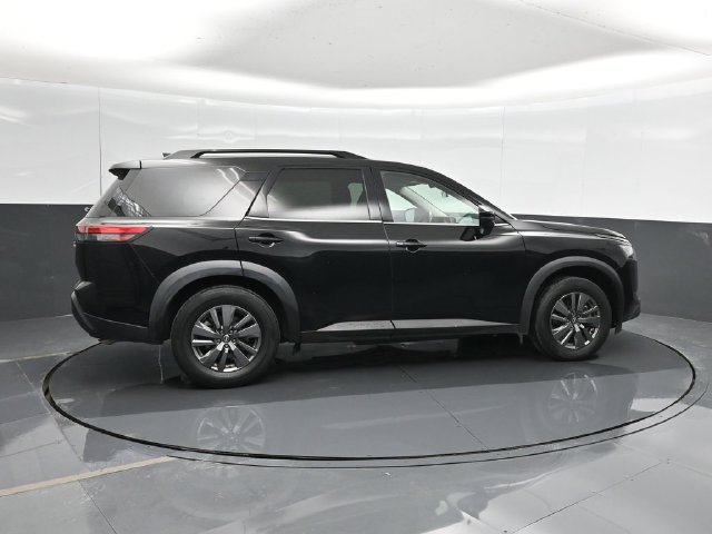 Used 2025 Nissan Pathfinder SV FWD image 4