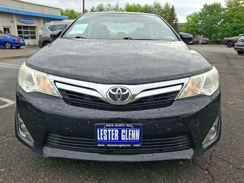 Used 2012 Toyota Camry XLE w/ Leather Pkg FWD image 2