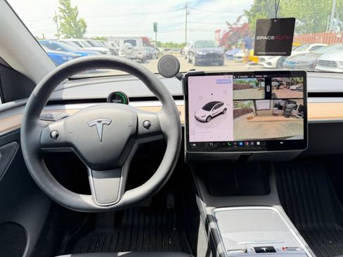 Used 2023 Tesla Model Y 2WD image 19