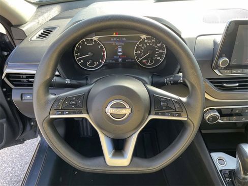 Used 2024 Nissan Altima 2.5 SV image 18