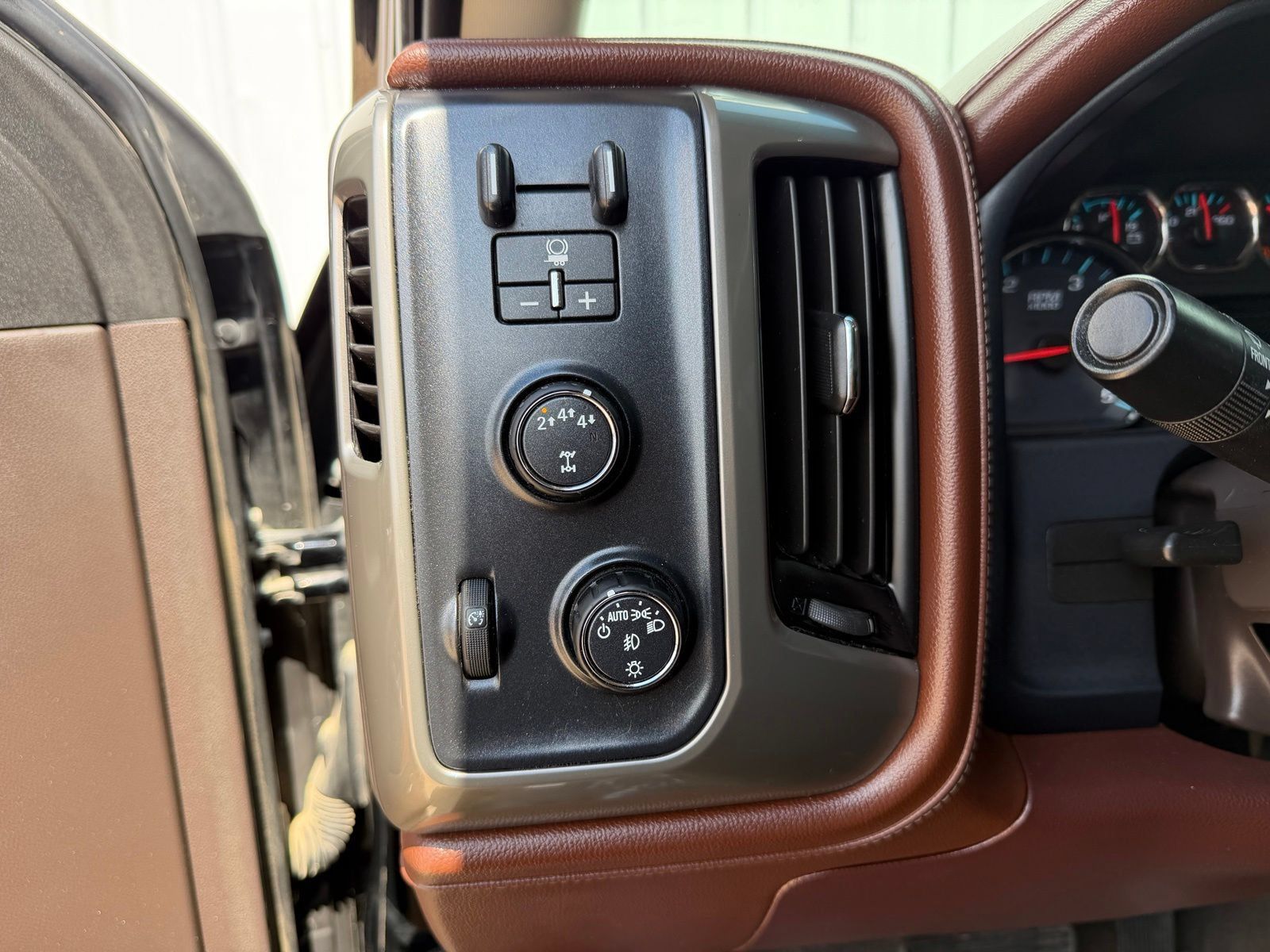 Used 2019 Chevrolet Silverado 3500 High Country w/ Duramax Plus Package AWD/4WD image 16
