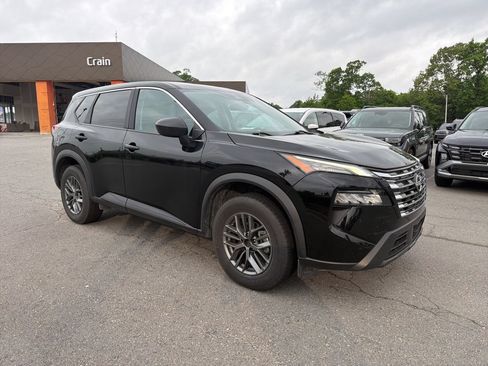 Used 2024 Nissan Rogue S FWD image 2