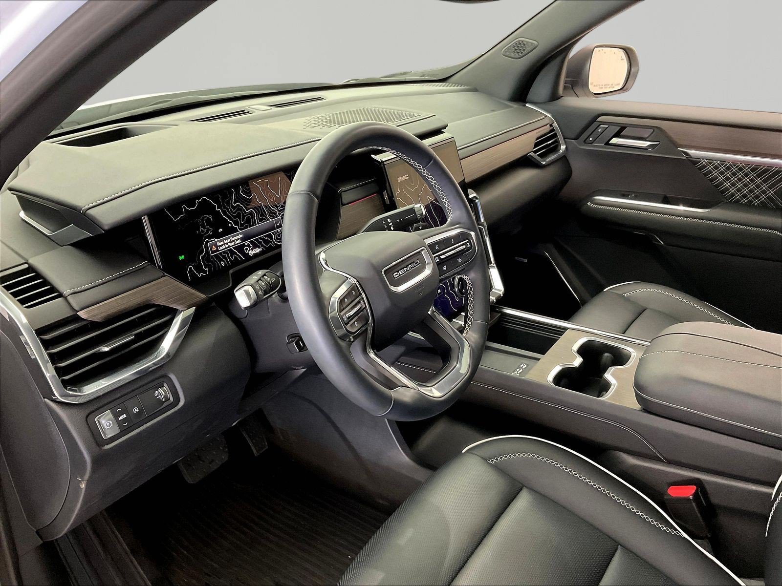 Used 2025 GMC Acadia Denali FWD image 17