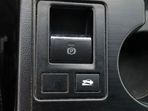 Used 2019 Subaru Legacy 2.5i Premium AWD/4WD image 33