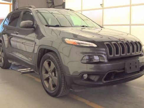 Used 2017 Jeep Cherokee Latitude image 1