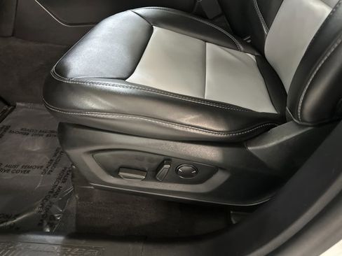 Used 2022 Ford Explorer XLT w/ Equipment Group 202A image 17