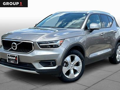 Used 2022 Volvo XC40 T5 Momentum