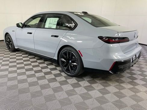 New 2026 BMW i7 M70 w/ Executive Package AWD/4WD image 4