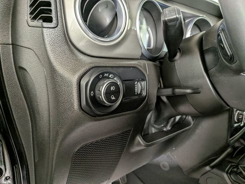 Certified 2023 Jeep Gladiator Overland AWD/4WD image 16