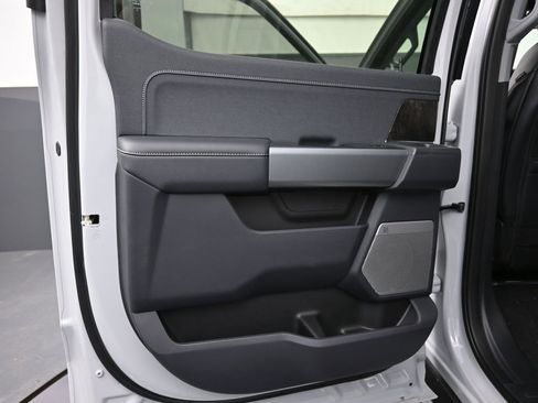 New 2026 Ford F250 Lariat w/ Chrome Package image 6