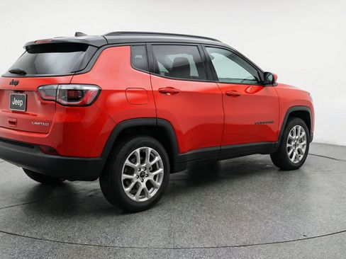 Used 2025 Jeep Compass Limited AWD/4WD image 9