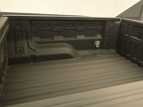 Used 2024 Chevrolet Colorado ZR2 w/ Safety Package AWD/4WD image 10