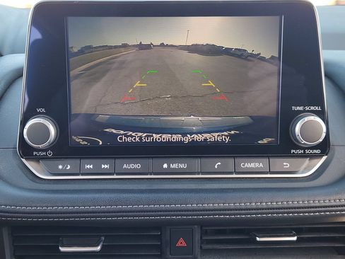 Used 2024 Nissan Rogue SV FWD image 12