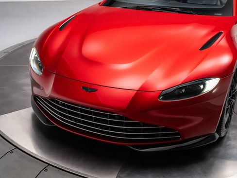 Used 2023 Aston Martin V8 Vantage Roadster RWD image 17