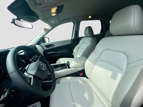 Used 2026 Nissan Pathfinder SL FWD image 21