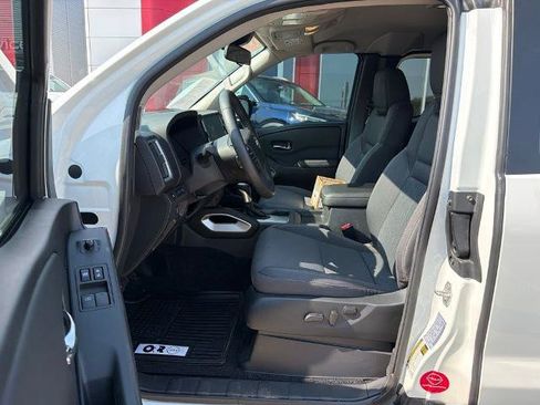 Certified 2025 Nissan Frontier SV w/ SV Convenience Package RWD image 14