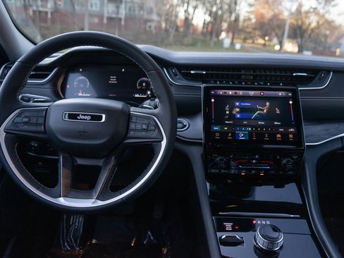 Used 2023 Jeep Grand Cherokee Limited w/ Trailer Tow Prep Group (B) image 13