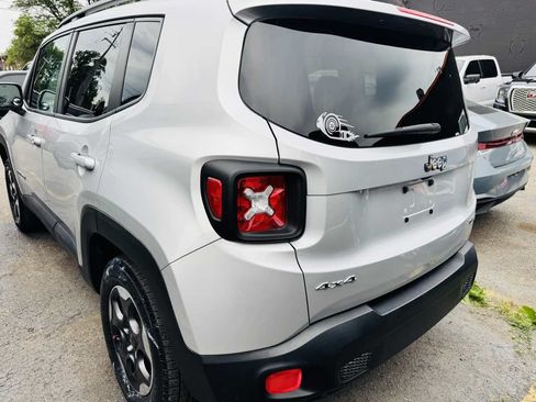Used 2015 Jeep Renegade Latitude AWD/4WD image 7