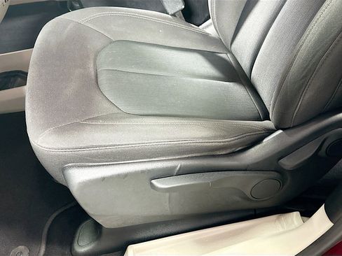 Used 2019 Chrysler Pacifica L FWD image 20