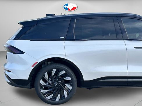 New 2026 Lincoln Nautilus Reserve AWD/4WD image 33