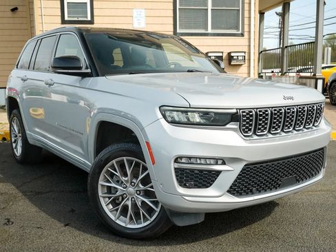 Used 2022 Jeep Grand Cherokee Summit AWD/4WD image 3