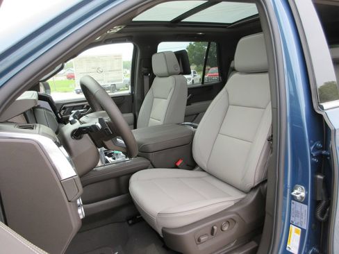 New 2026 GMC Yukon Elevation w/ Elevation Premium Package AWD/4WD image 9