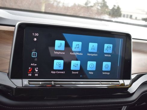 Used 2024 Volkswagen Atlas SE image 19