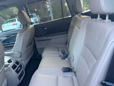 Used 2017 Honda Pilot Touring image 8