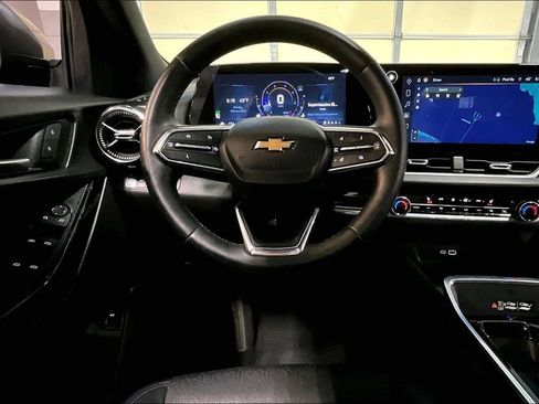Used 2025 Chevrolet Equinox LT w/ Convenience Package II image 4