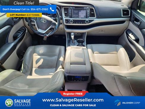 Used 2019 Toyota Highlander XLE FWD image 11